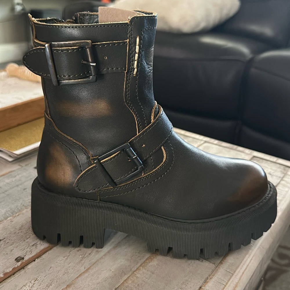 Steve Madden Leather two toned distressed biker/moto boot